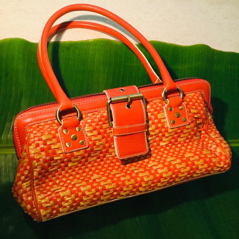 Yellow orange straw shoulder purse